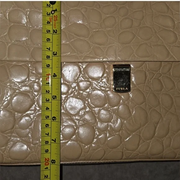 Furla croc-embossed Elegant Tan Leather Shoulder Bag - Picture 10 of 11